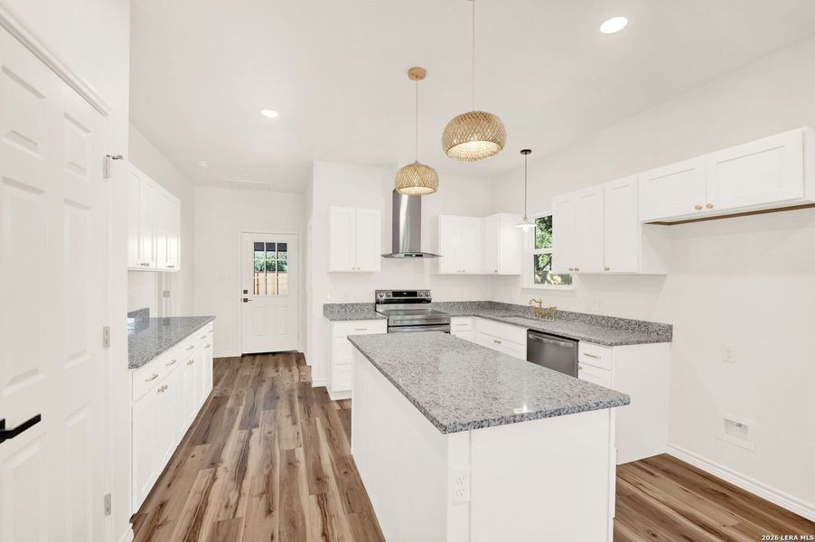 Furnished interior view inside a new home in , Hondo (Image 13).