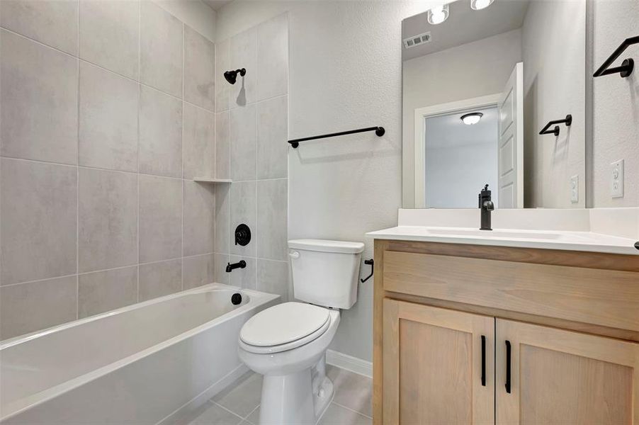 Furnished interior view inside a new home in Pecan Square - Gardens, Northlake (Image 20).