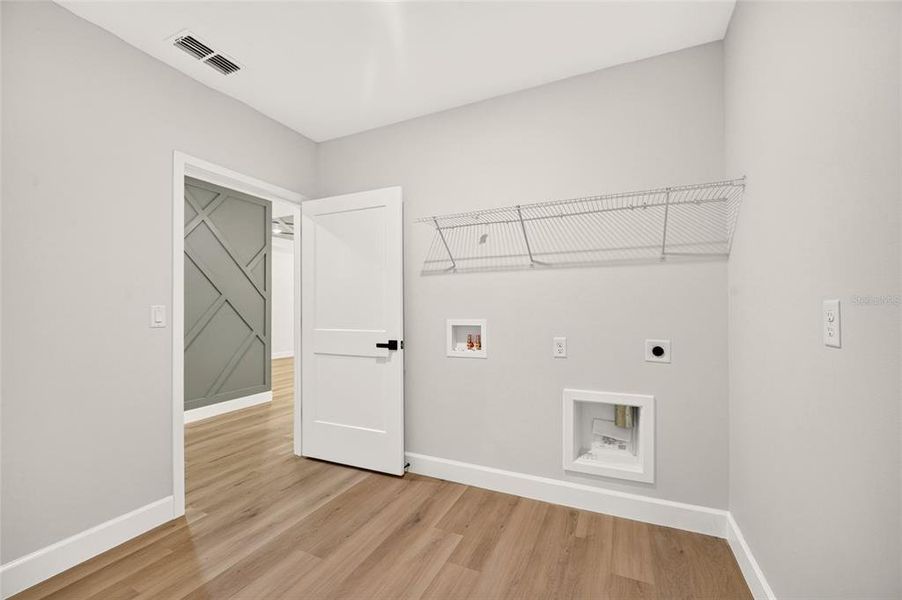 Spacious, unfurnished interior of a new home in , Ocala (Image 24).