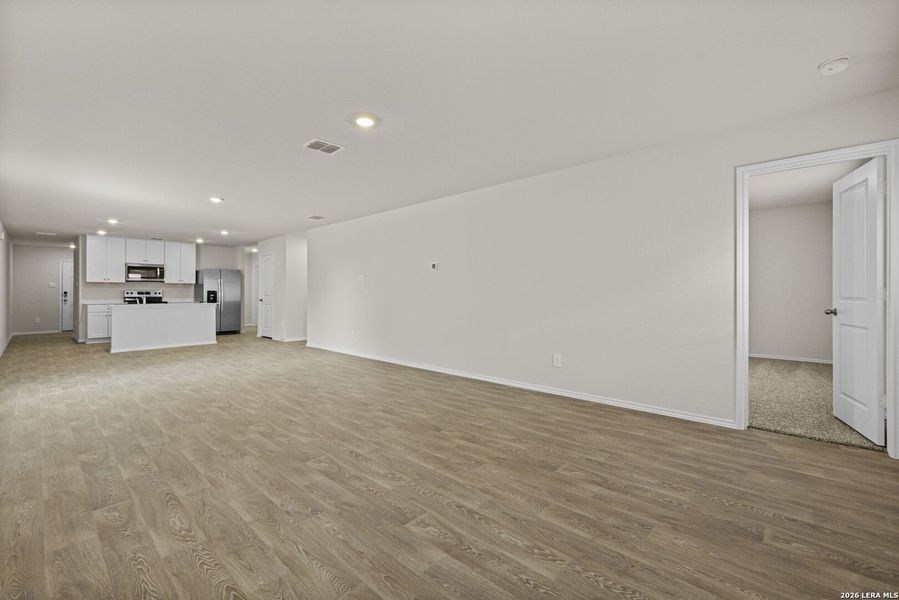 Spacious, unfurnished interior of a new home in Spring Valley, New Braunfels (Image 11).