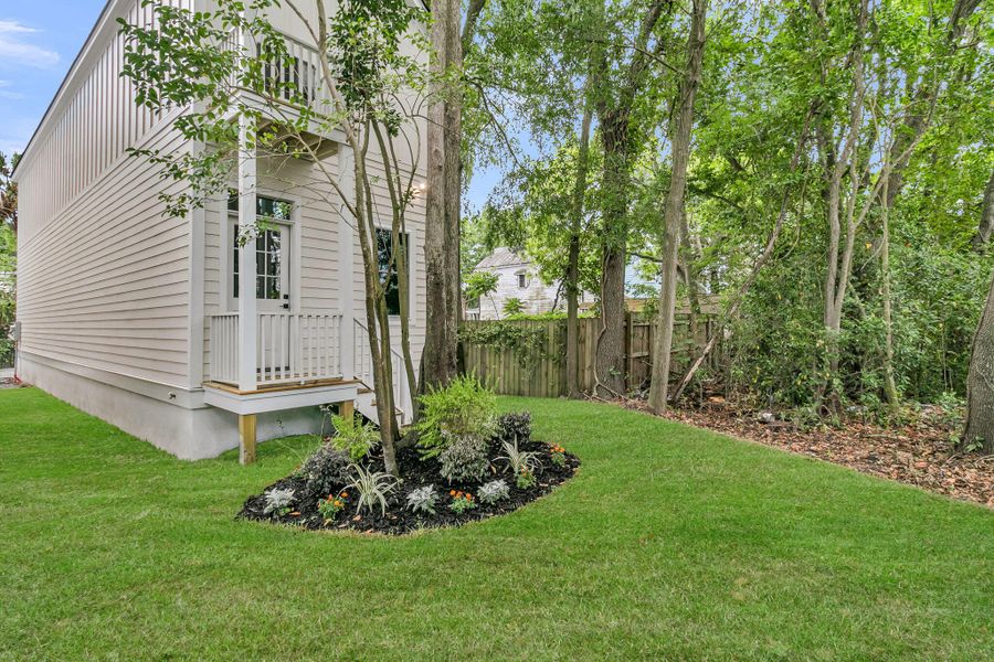 Exterior details and patio area of a home in , Charleston (Image 21).