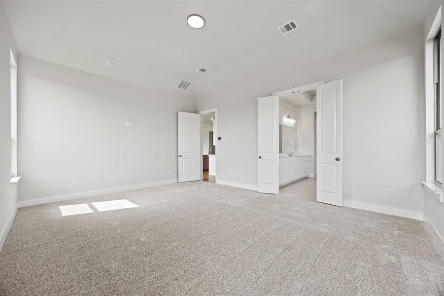 Spacious, unfurnished interior of a new home in Chatham Reserve, Krugerville (Image 24).