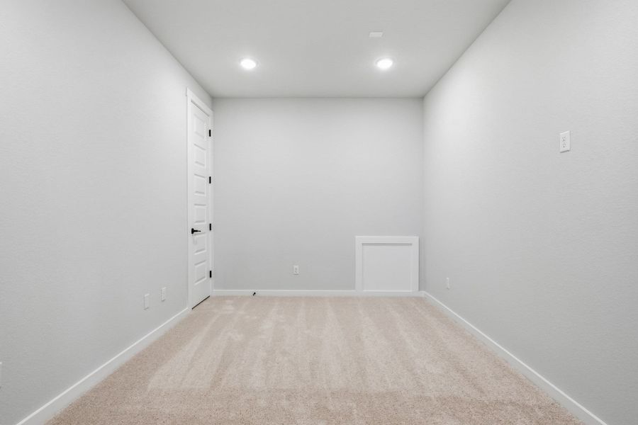 Spacious, unfurnished interior of a new home in Wolf Ranch, Georgetown (Image 40).