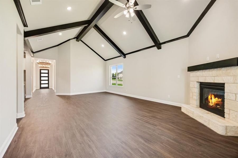 Spacious, unfurnished interior of a new home in Heath Golf and Yacht, Heath (Image 29).