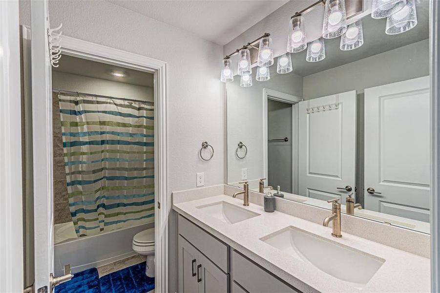 Furnished interior view inside a new home in Stoneridge, Melissa (Image 34).