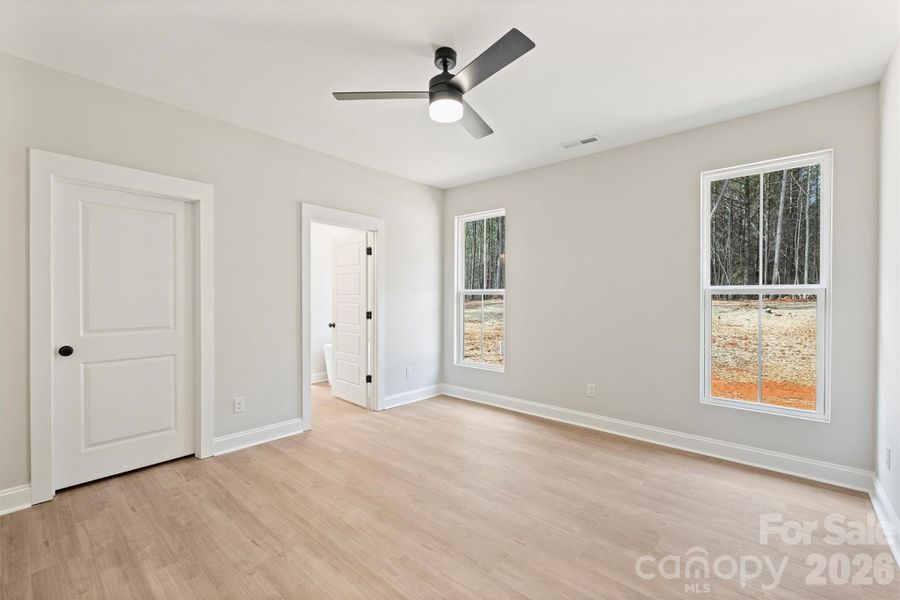 Spacious, unfurnished interior of a new home in , Lincolnton (Image 23).