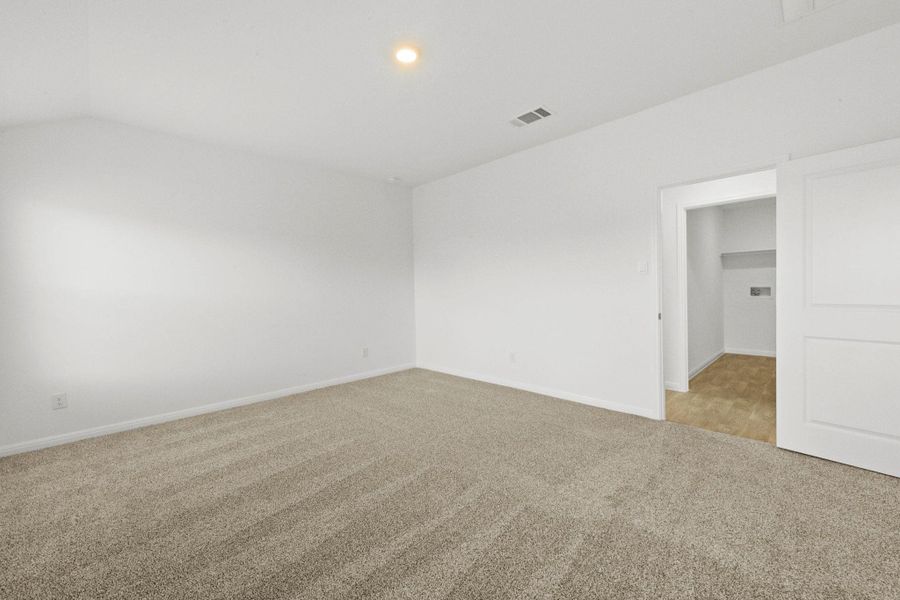 Spacious, unfurnished interior of a new home in , San Marcos (Image 38).