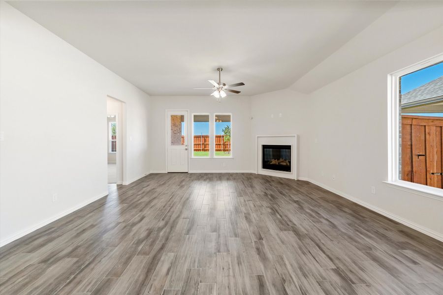 Spacious, unfurnished interior of a new home in Morningstar, Aledo (Image 25).