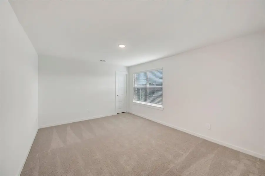Spacious, unfurnished interior of a new home in Sorella, Tomball (Image 20).