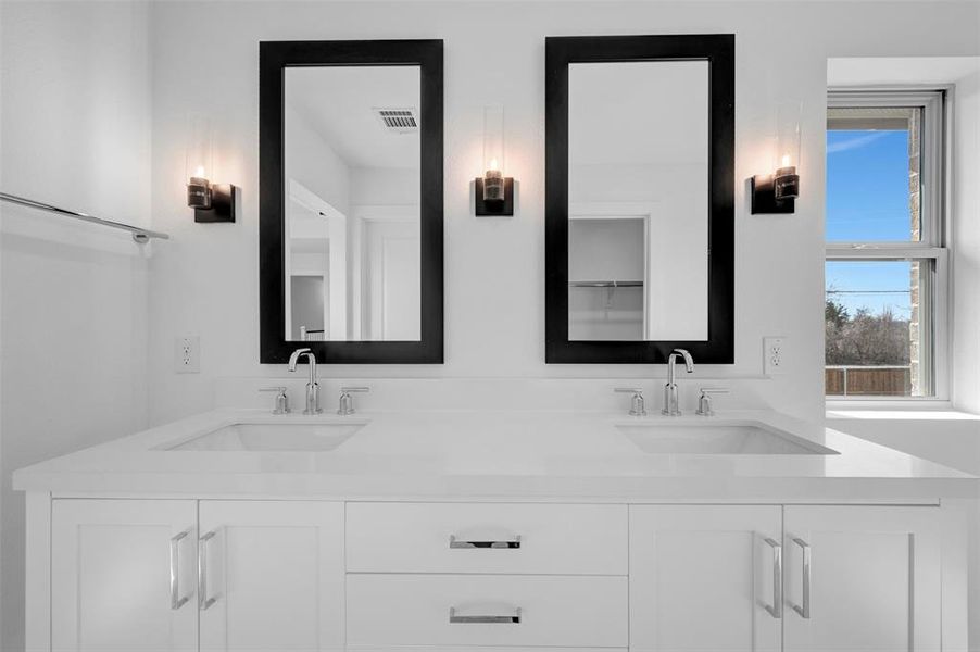 Furnished interior view inside a new home in Heritage Ranch, Sherman (Image 15).