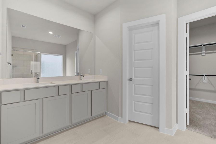 Furnished interior view inside a new home in Huntington Place, Rosharon (Image 5).