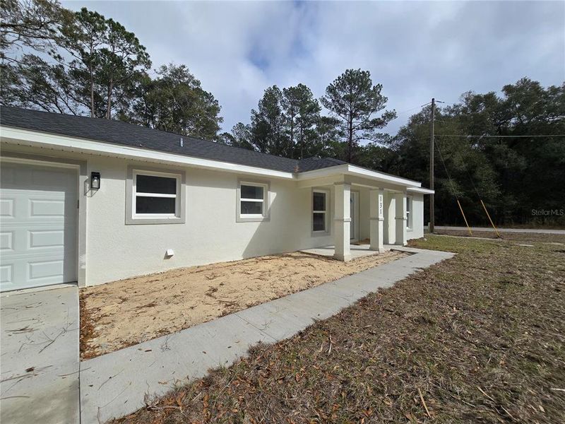 Exterior details and patio area of a home in , Ocklawaha (Image 18).