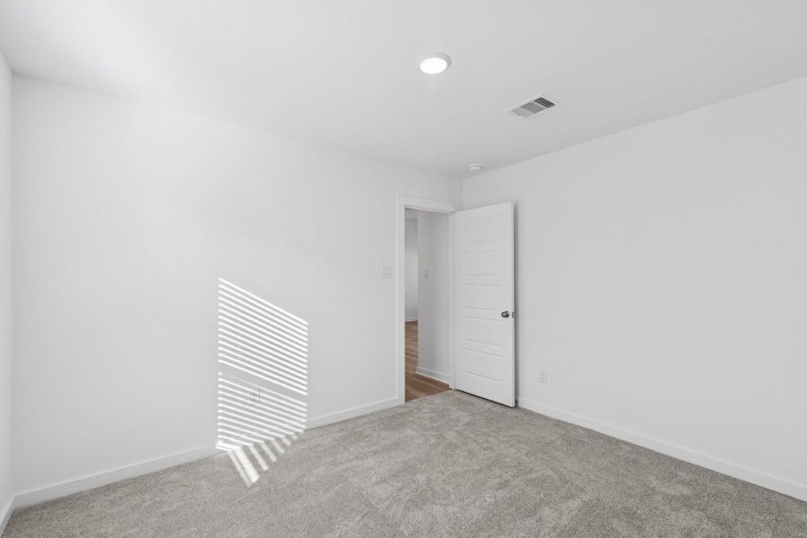Spacious, unfurnished interior of a new home in Ambrose, La Marque (Image 14).