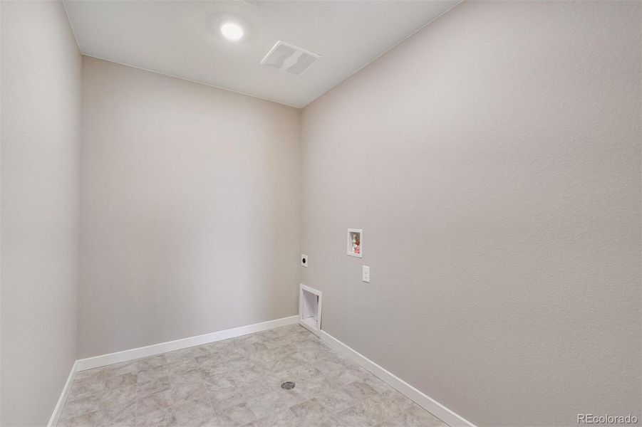 Spacious, unfurnished interior of a new home in Timberleaf, Thornton (Image 15).