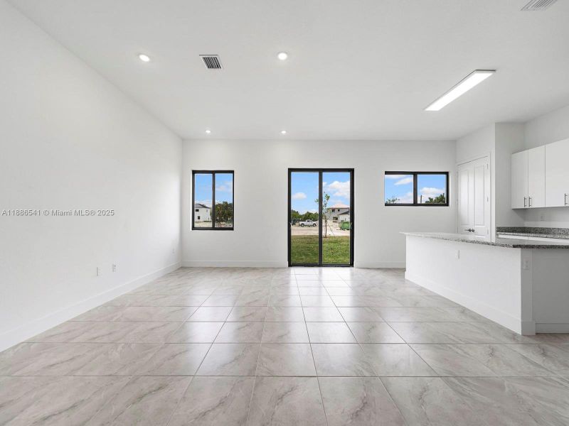 Spacious, unfurnished interior of a new home in , Homestead (Image 32).