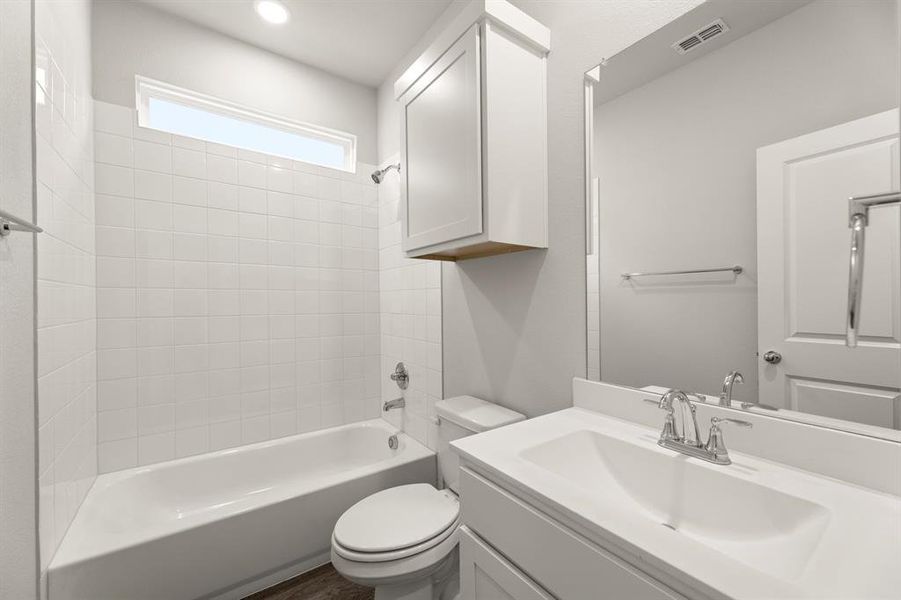 04. 1929 Saphire - 2ND Bath 04. 1929 Saphire - 2ND Bath