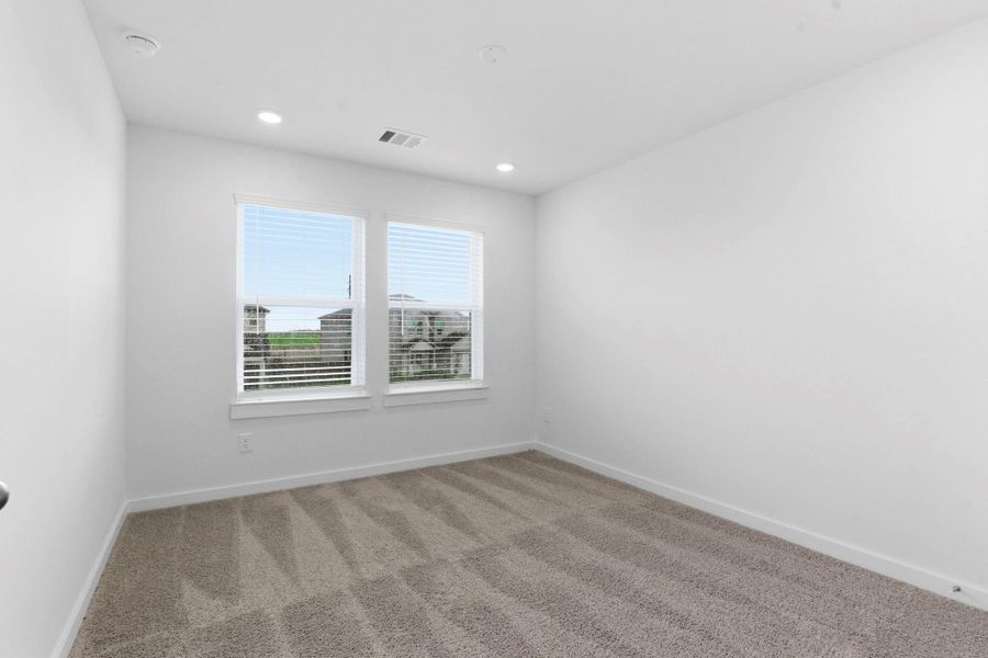 Spacious, unfurnished interior of a new home in , Iowa Colony (Image 23).