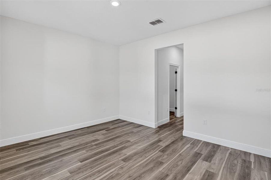 Spacious, unfurnished interior of a new home in , Citrus Springs (Image 15).