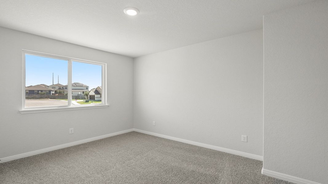 Spacious, unfurnished interior of a new home in Hunters Ranch, San Antonio (Image 18).