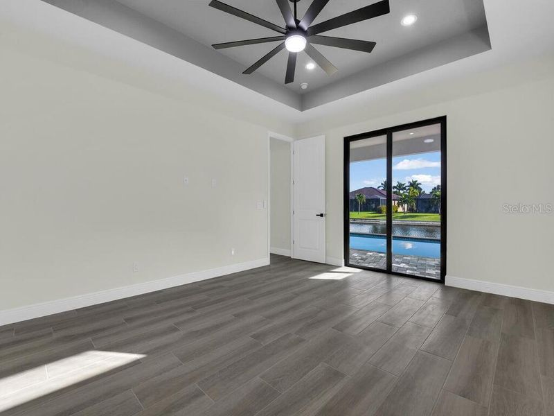 Spacious, unfurnished interior of a new home in , Cape Coral (Image 37).