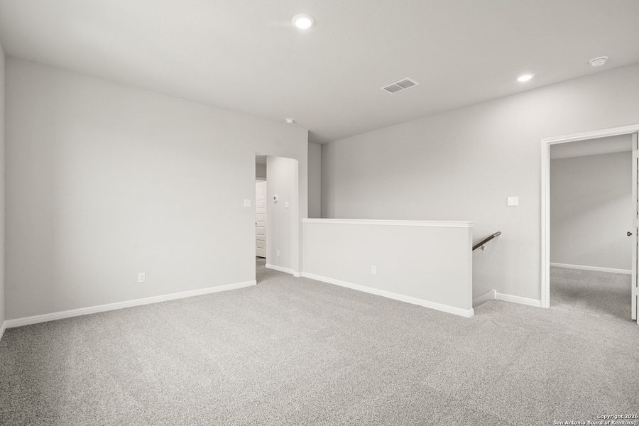 Spacious, unfurnished interior of a new home in Cinco Lakes, San Antonio (Image 17).