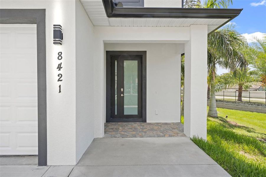 Exterior details and patio area of a home in , Tampa (Image 3).