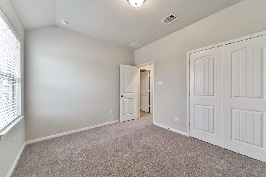 Spacious, unfurnished interior of a new home in Montgomery Ridge: Landmark Collection, Montgomery (Image 27).