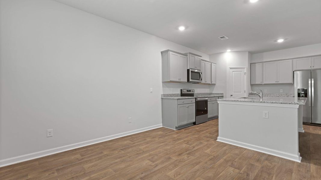 Spacious, unfurnished interior of a new home in Hillcrest, Ravenel (Image 31).
