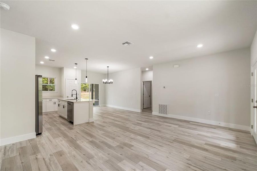 Spacious, unfurnished interior of a new home in , Citrus Springs (Image 12).