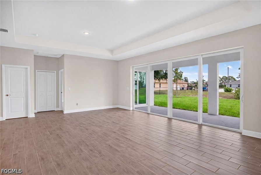 Spacious, unfurnished interior of a new home in Cape Coral, Cape Coral (Image 13).
