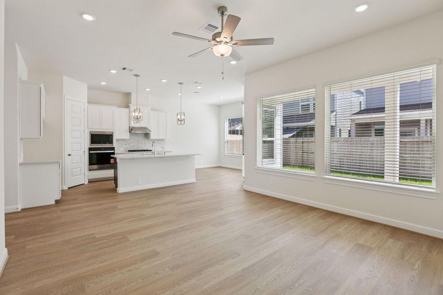 Spacious, unfurnished interior of a new home in Kemah Crossing - Luxe Series, Kemah (Image 23). Spacious, unfurnished interior of a new home in Kemah Crossing - Luxe Series, Kemah (Image 23).