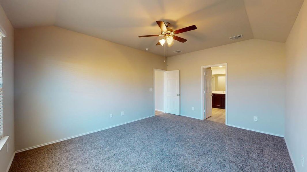 Spacious, unfurnished interior of a new home in Creekside Hills, Copperas Cove (Image 22).