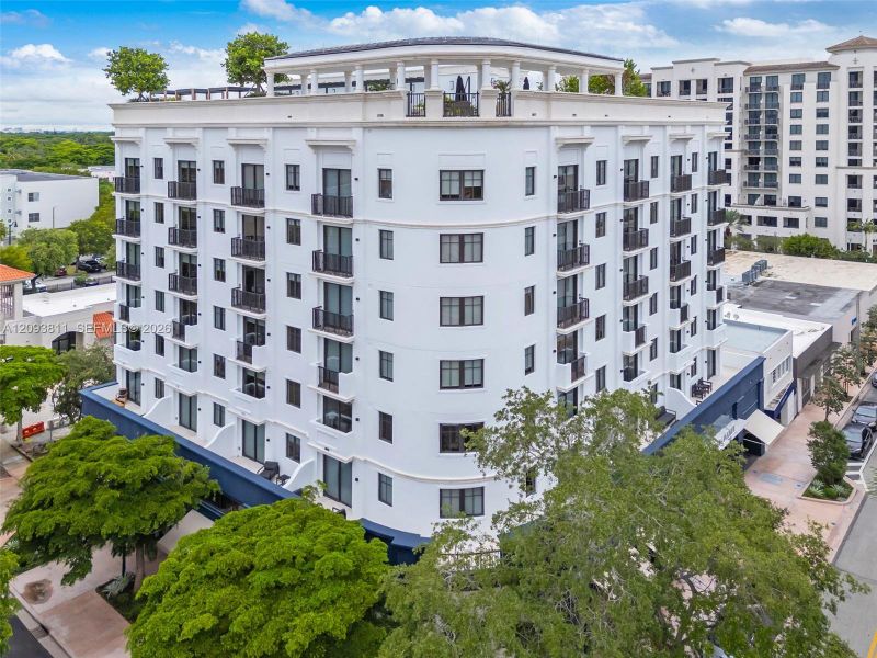 Condo located in Coral Gables, FL showcasing its design and architecture (Image 28).