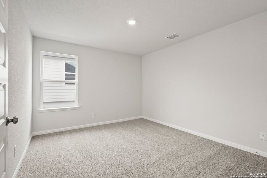 Spacious, unfurnished interior of a new home in Cinco Lakes, San Antonio (Image 17).