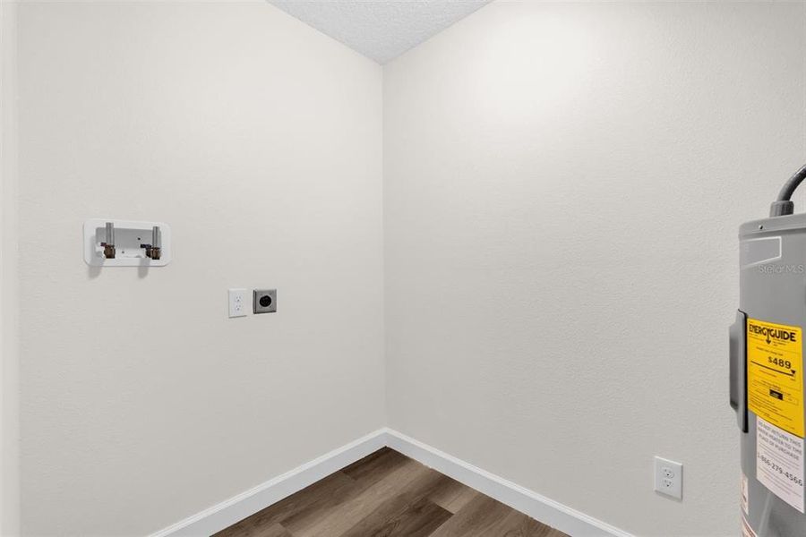 Spacious, unfurnished interior of a new home in , Orlando (Image 17).