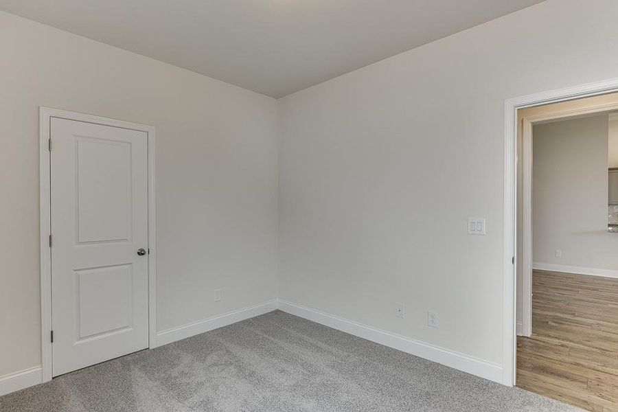 Spacious, unfurnished interior of a new home in , Jefferson (Image 33).