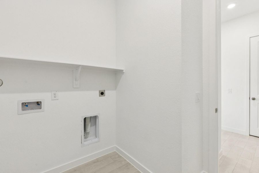Spacious, unfurnished interior of a new home in Windcress, Baytown (Image 19).
