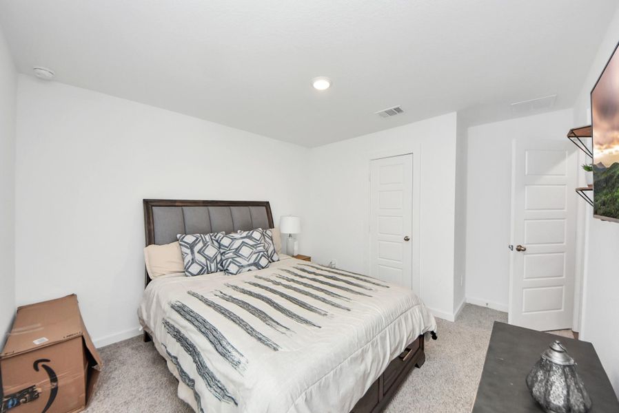 Furnished interior view inside a new home in , Rosharon (Image 23).