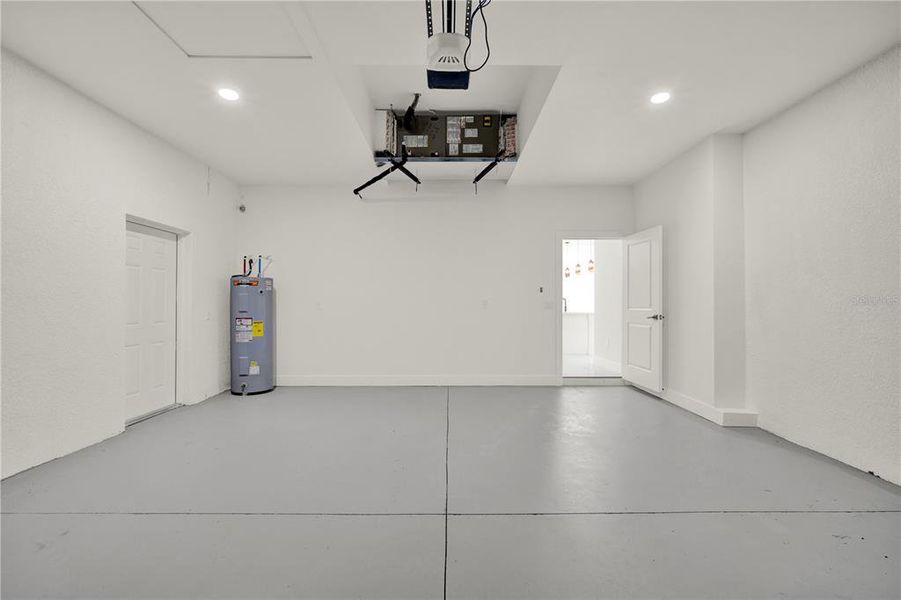Spacious, unfurnished interior of a new home in , Port Charlotte (Image 39).