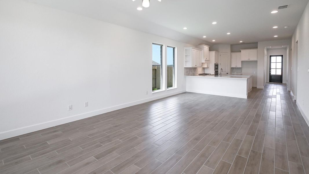Spacious, unfurnished interior of a new home in Homestead, Schertz (Image 23).