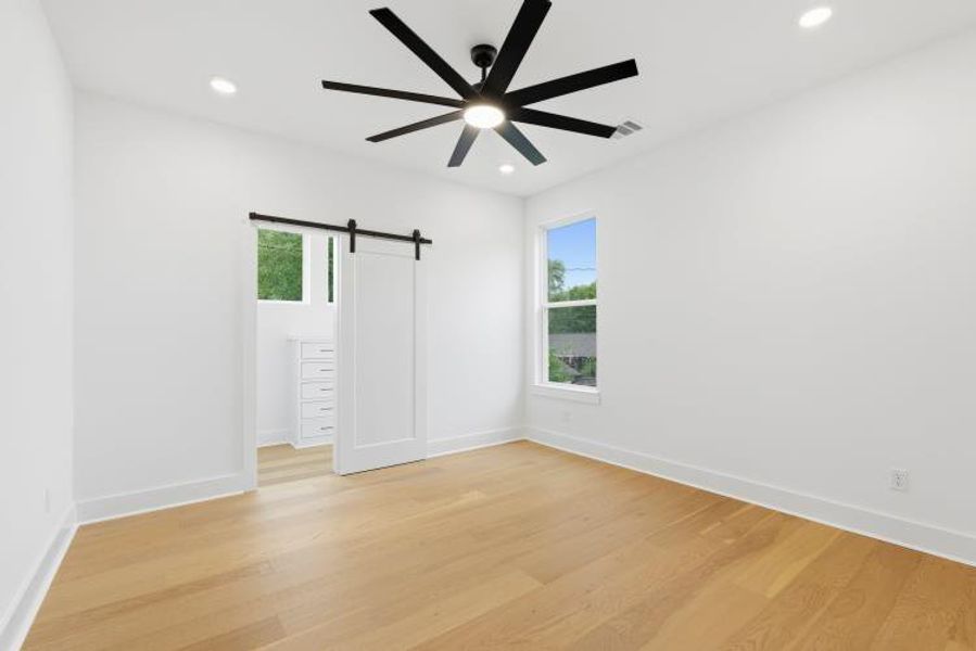 Spacious, unfurnished interior of a new home in , Houston (Image 20).