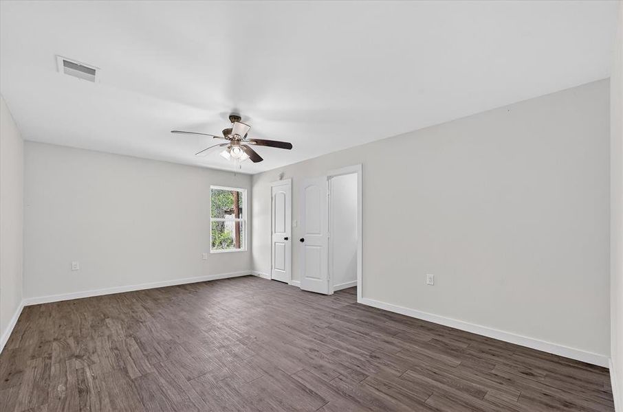 Spacious, unfurnished interior of a new home in , Mabank (Image 10).