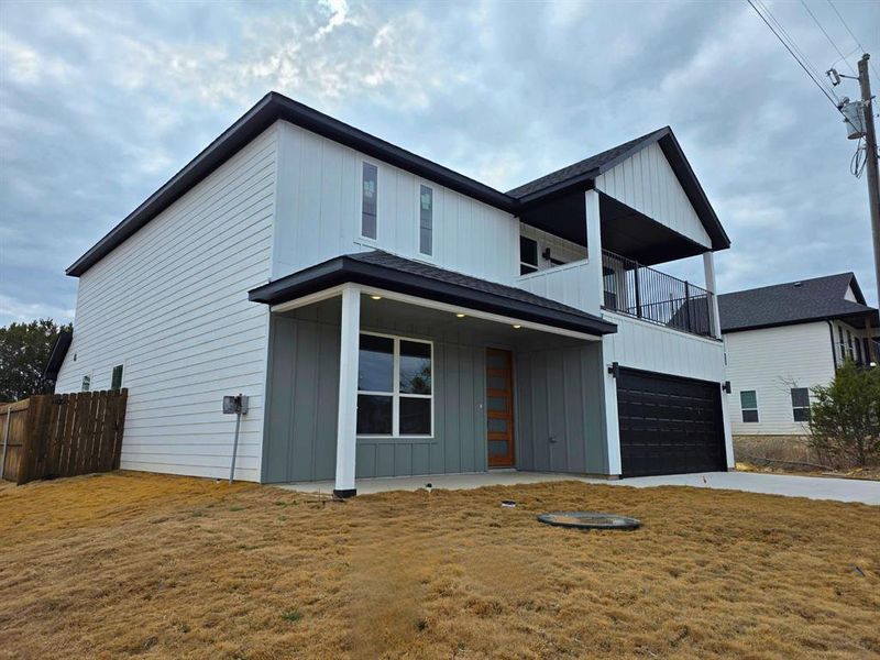 Exterior details and patio area of a home in , Granbury (Image 25).