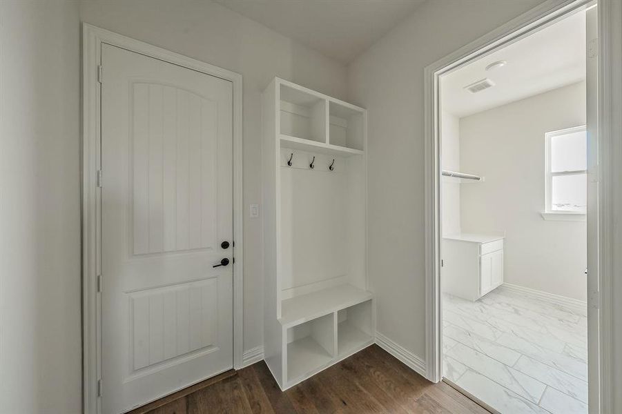 Spacious, unfurnished interior of a new home in Matthews Farms, Venus (Image 30).