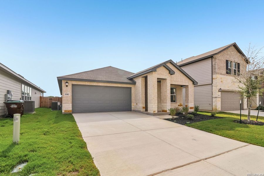 Front exterior of a new home in Thomas Pond, San Antonio, TX, highlighting curb appeal (Image 24).