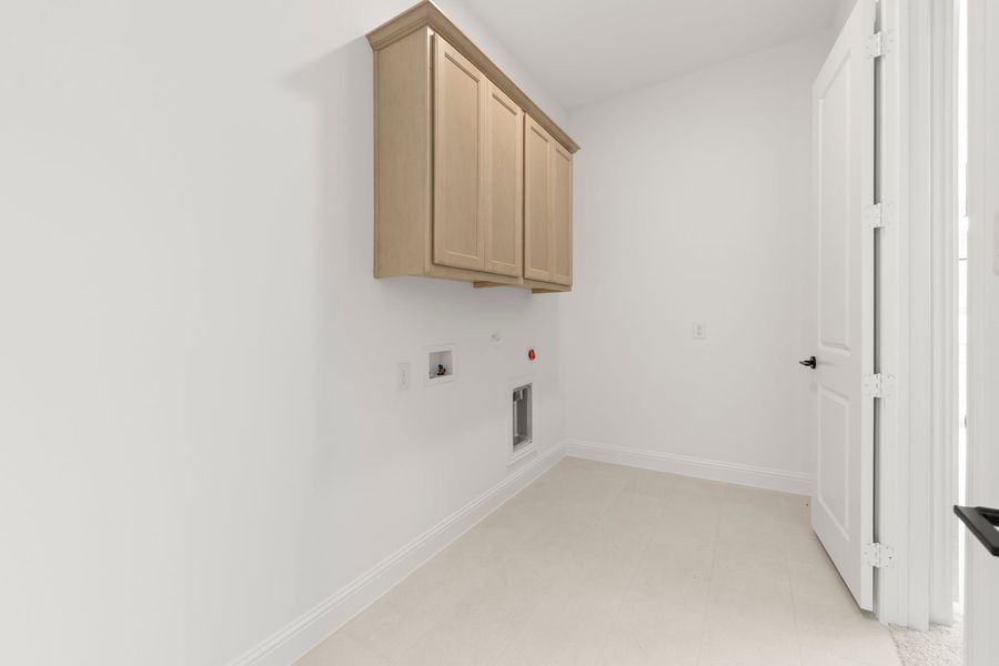 Spacious, unfurnished interior of a new home in Nelson Lake Estates, Rockwall (Image 28). Spacious, unfurnished interior of a new home in Nelson Lake Estates, Rockwall (Image 28).
