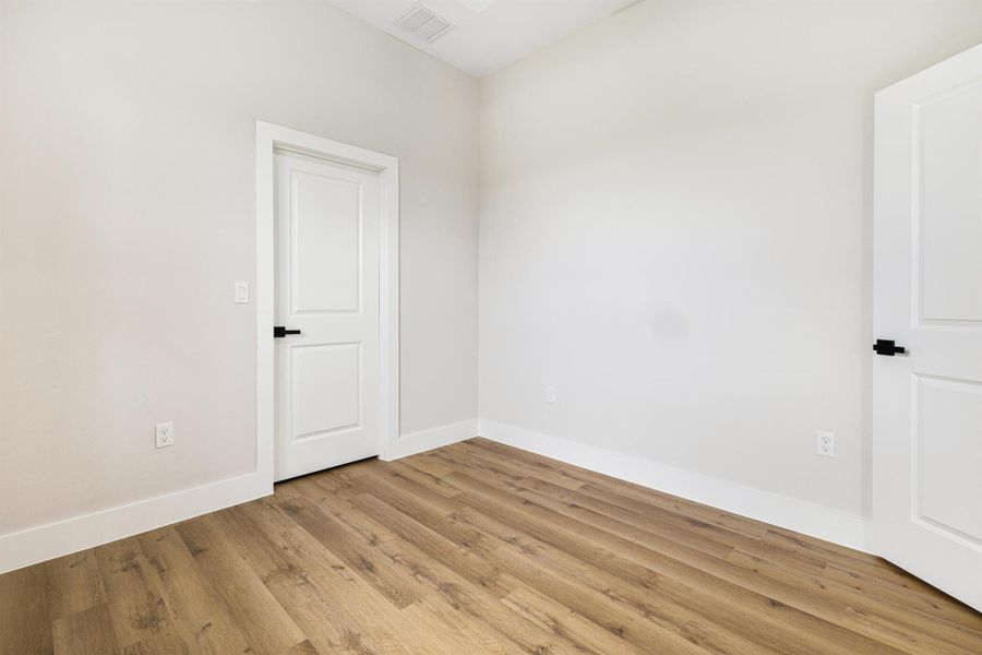 Spacious, unfurnished interior of a new home in , Lehigh Acres (Image 23).