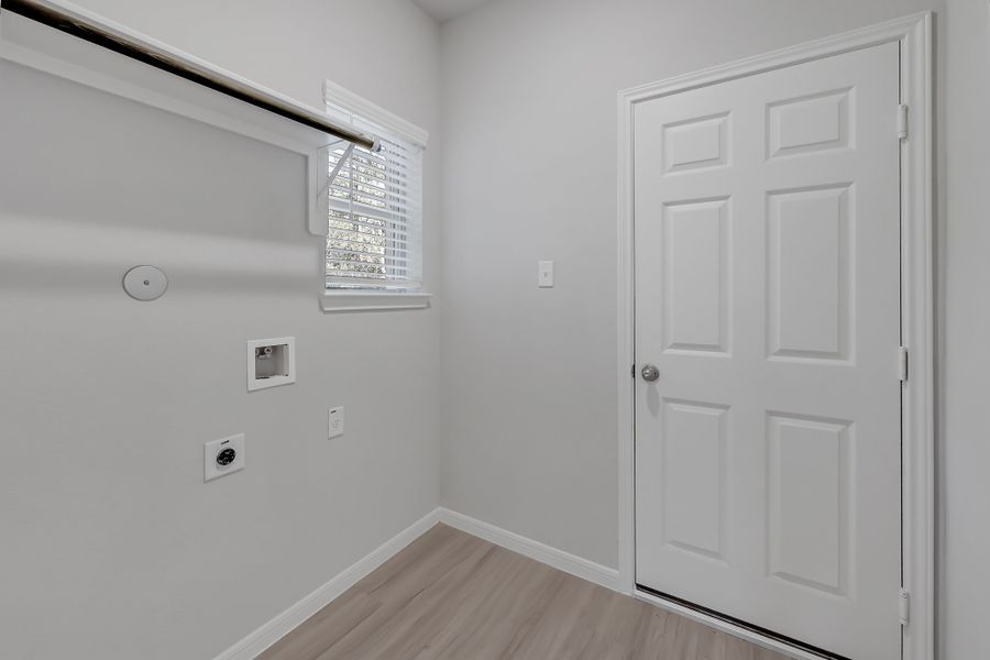 Representative unfurnished interior of a home built from the Floor Plan 1243 by Colina Homes in River Ranch, Dayton (Image 18).