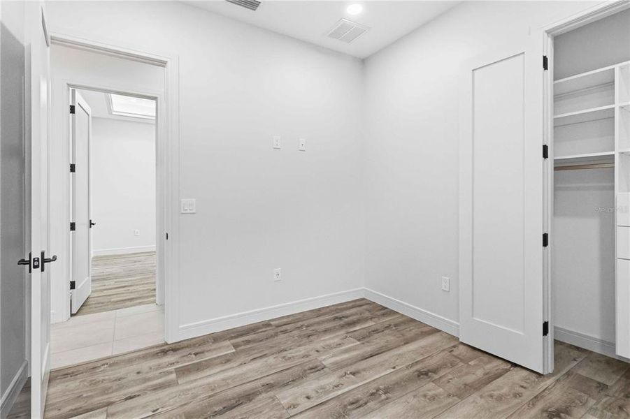 Spacious, unfurnished interior of a new home in , Plant City (Image 36).