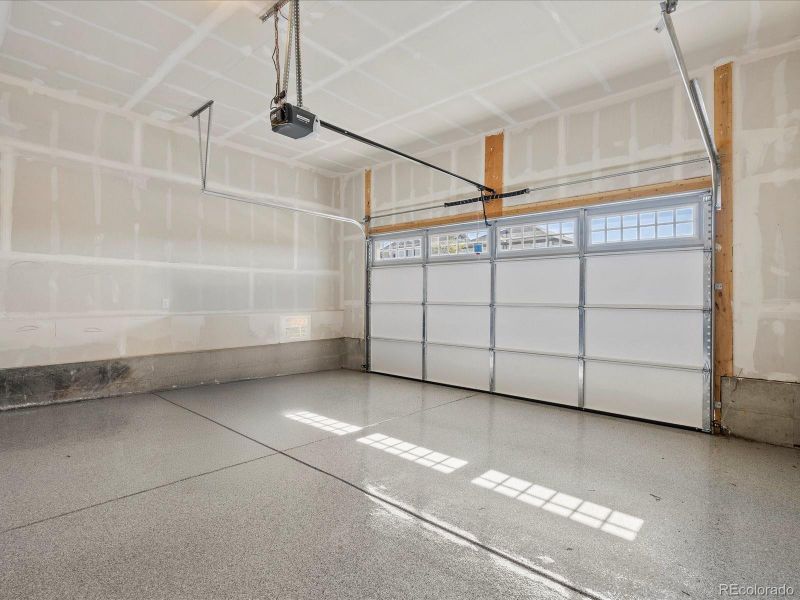 Spacious, unfurnished interior of a new home in Murphy Creek, Aurora (Image 16).